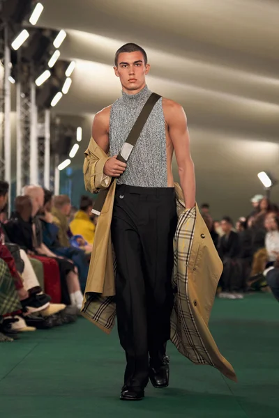 Look 32